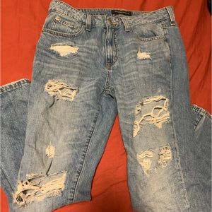 i am selling light wash blue boyfriend jeans from aeropostale in a size 4 reg.